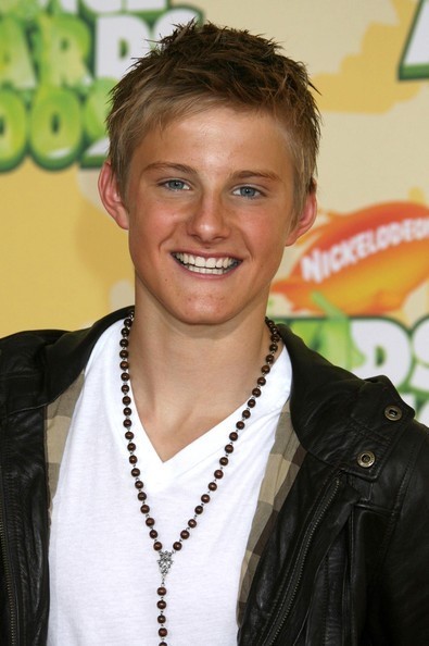 fan club in honor of our divo Alexander Ludwig .. next? followed all the fans!