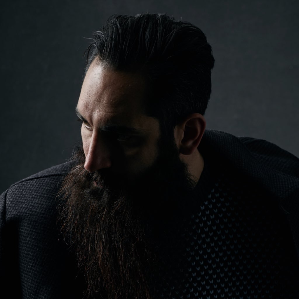Human, and designer @porsche. Celebrating creatives living abroad @lettersfvenus and serving as Jury member @awwwards •🏃🏽♂️ • https://t.co/uiD73nctPc