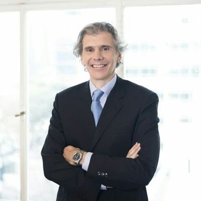 Presidente de DRACMA INVESTMENTS S.A. ALyC registrado en CNV. Socio de DELPHOS INVESTMENT. Lic. en Economía, UBA.