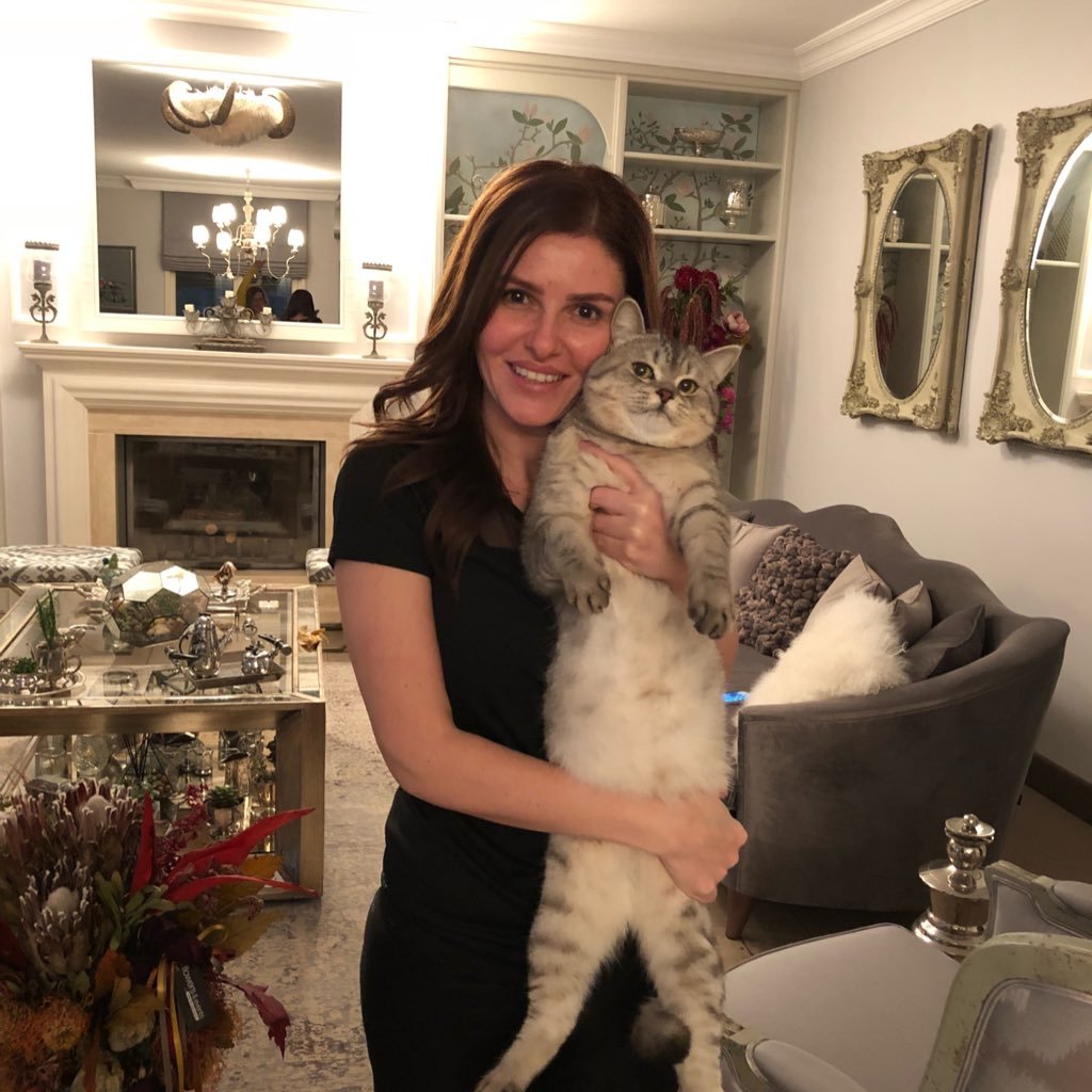 AybikeYanar's profile picture. 