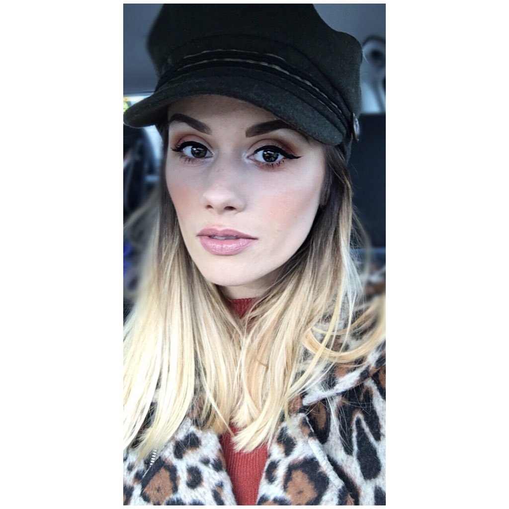 AifricRice's profile picture. Makeup Artist | Beauty Blogger | Mom to River ✨