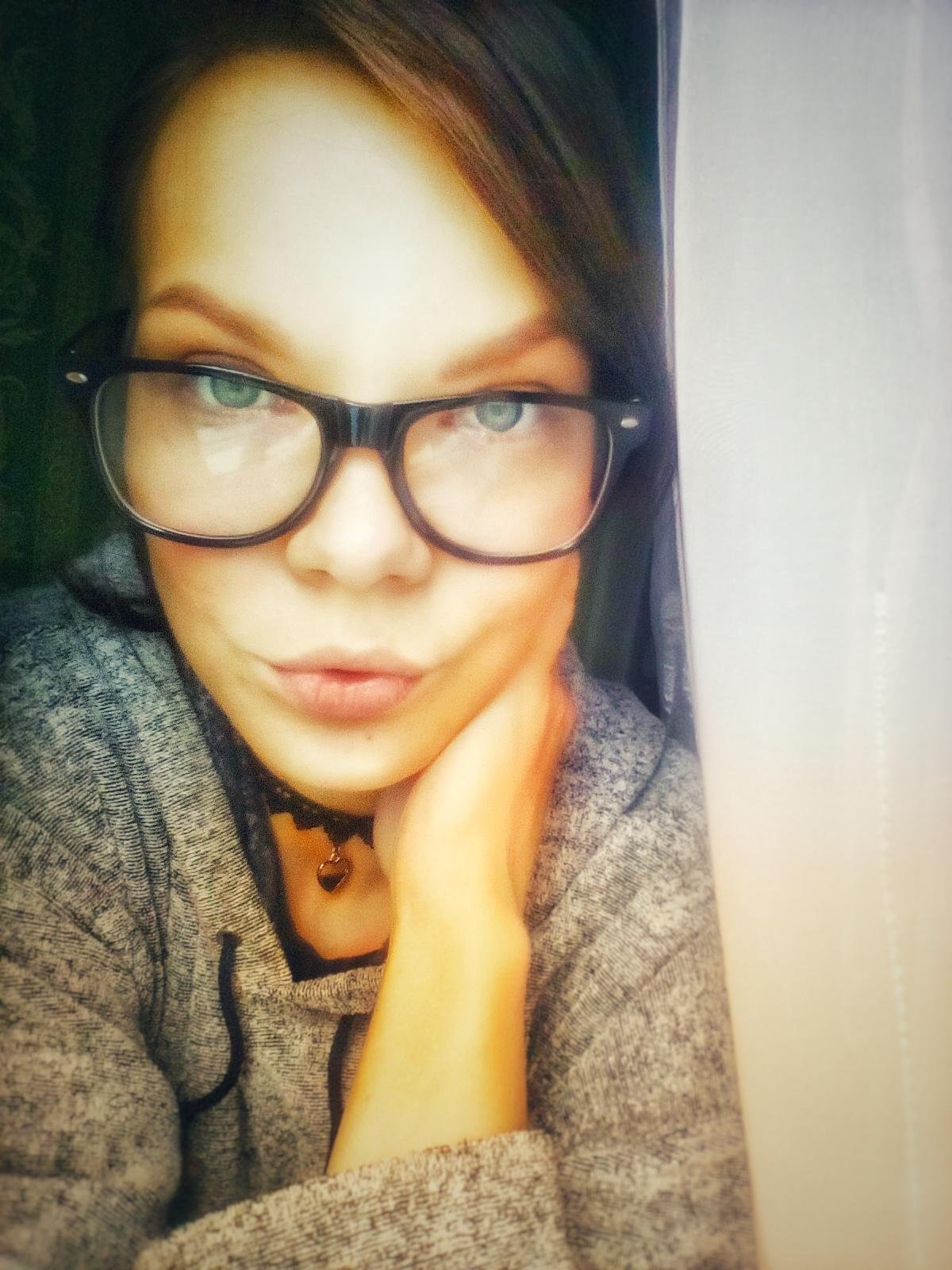 ~ Hi!!!) I am Tina and I'm mom-fairy 👩🏻 for my son Timothy🧑🏻
~nightmare 👹 evil stepmother😈 for my enemies !!!
~freelance designer✏️🧘🏻♀️🖌️
~melomania
