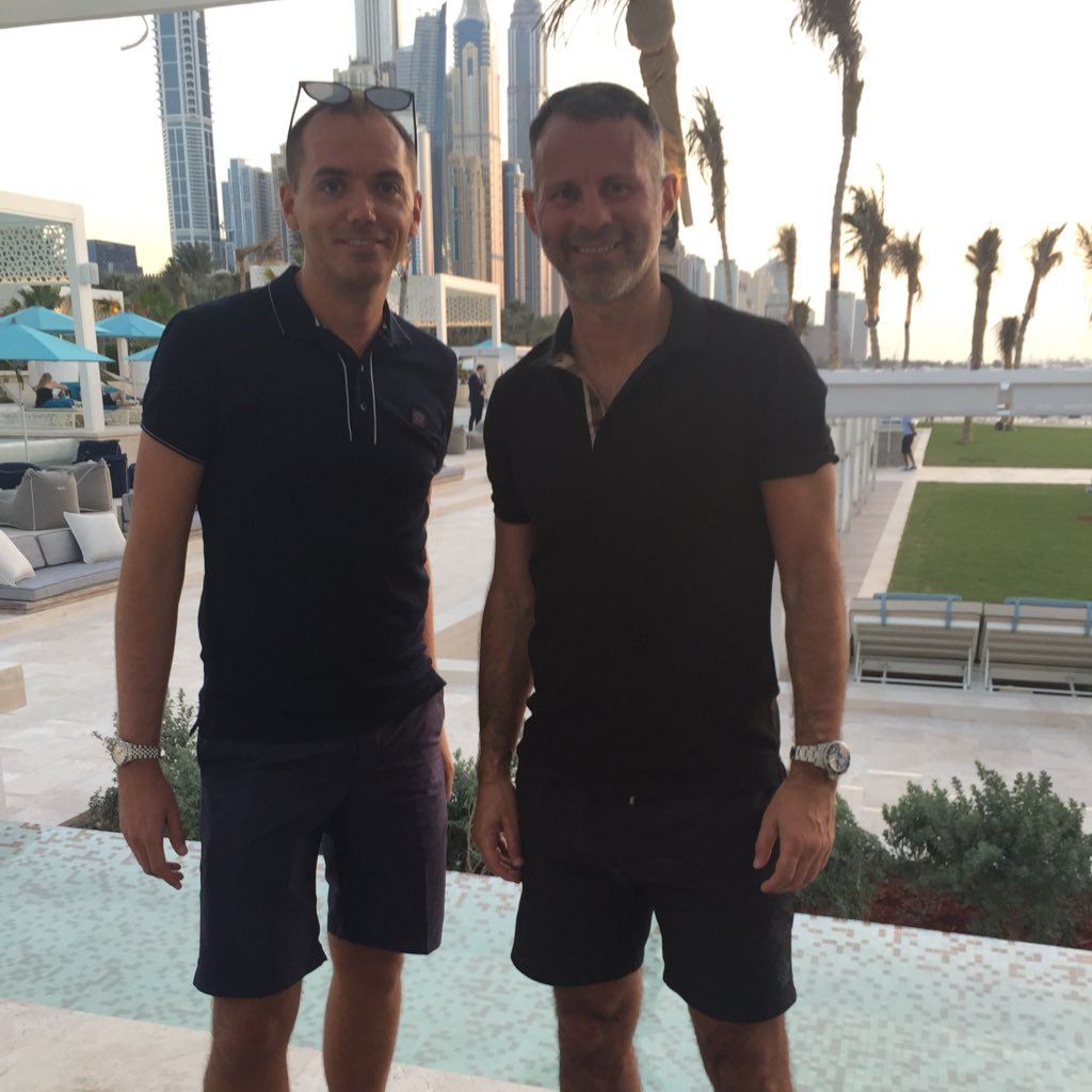 Former casino manager, Sport Trader, love united, holidays/travelling, golf, cars and food!!