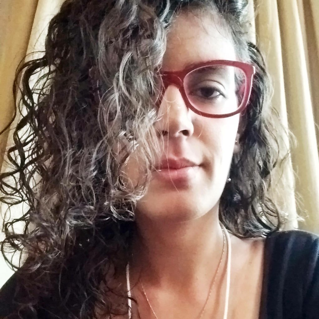 JuhBD's profile picture. A minha alucinação é suportar o dia-a-dia. E Meu delírio é a experiência com coisas reais.