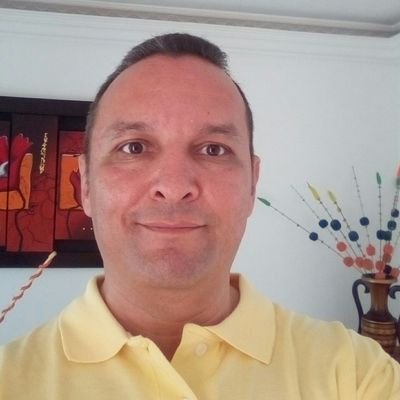 Confía en el Señor con todo tu corazón; no dependas de tu propio entendimiento. Busca su voluntad en todo lo que hagas, y él te mostrará cuál camino tomar.
Pr.