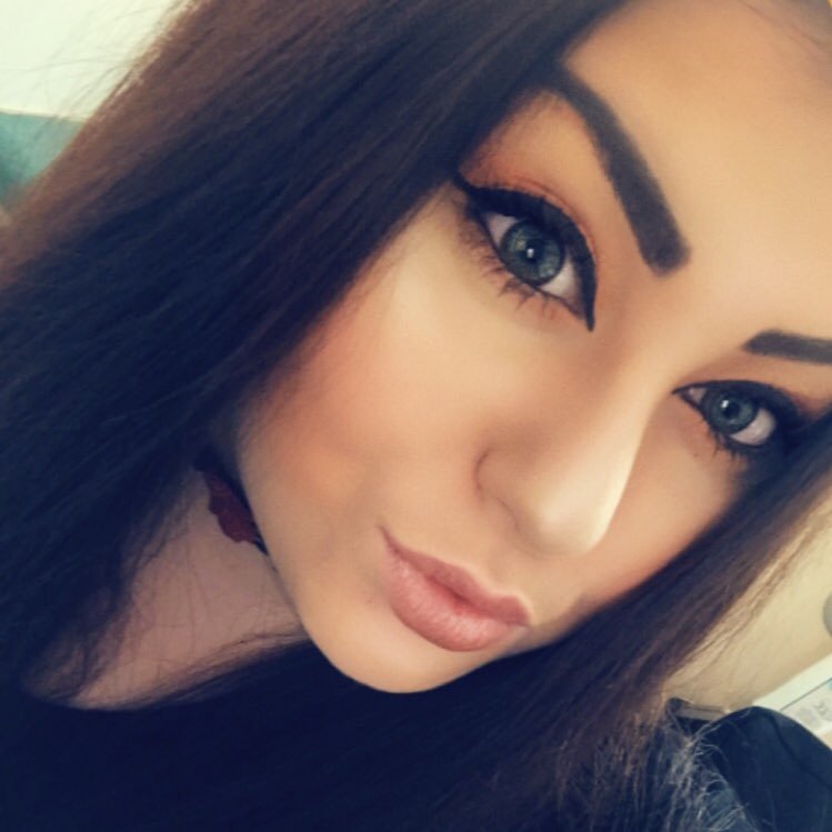 She’s a proper, jaw dropper, the sweetest little thing ♫