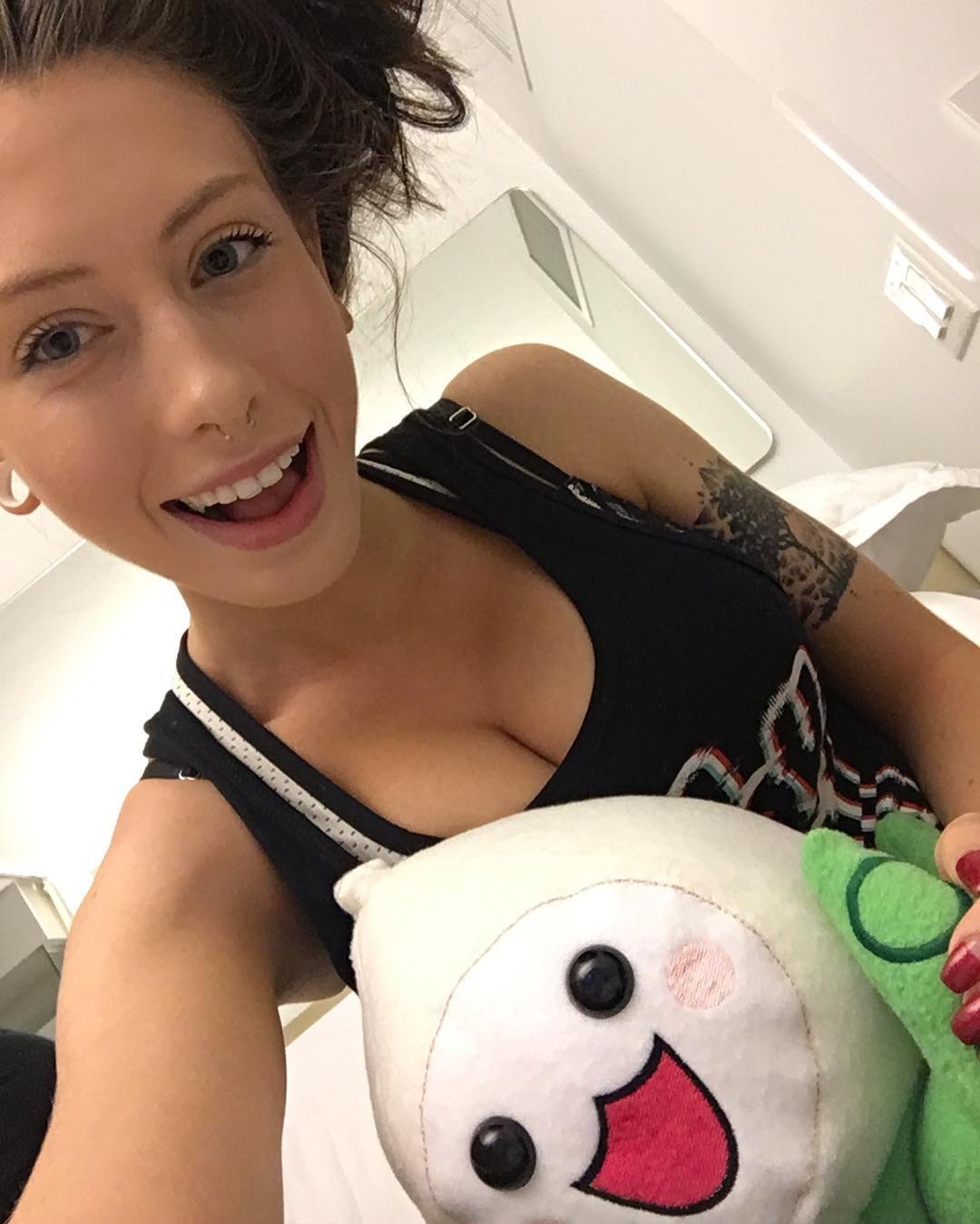 Sweet girl. Gamer. Health. Click at https://t.co/UCqTDwAfaY