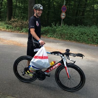 Wenn es die Familie erlaubt, bin ich dabei. Mountainbiken, Laufen, Triathlon. Hier sehr chaotisch unterwegs.