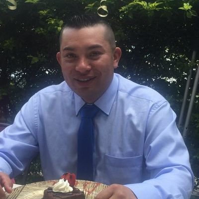 Si deseas ver la grandeza real de un hombre, observa la forma en la que trata a sus inferiores, no a sus iguales. J. Rowling
Hincha fiel del mejor A. NACIONAL