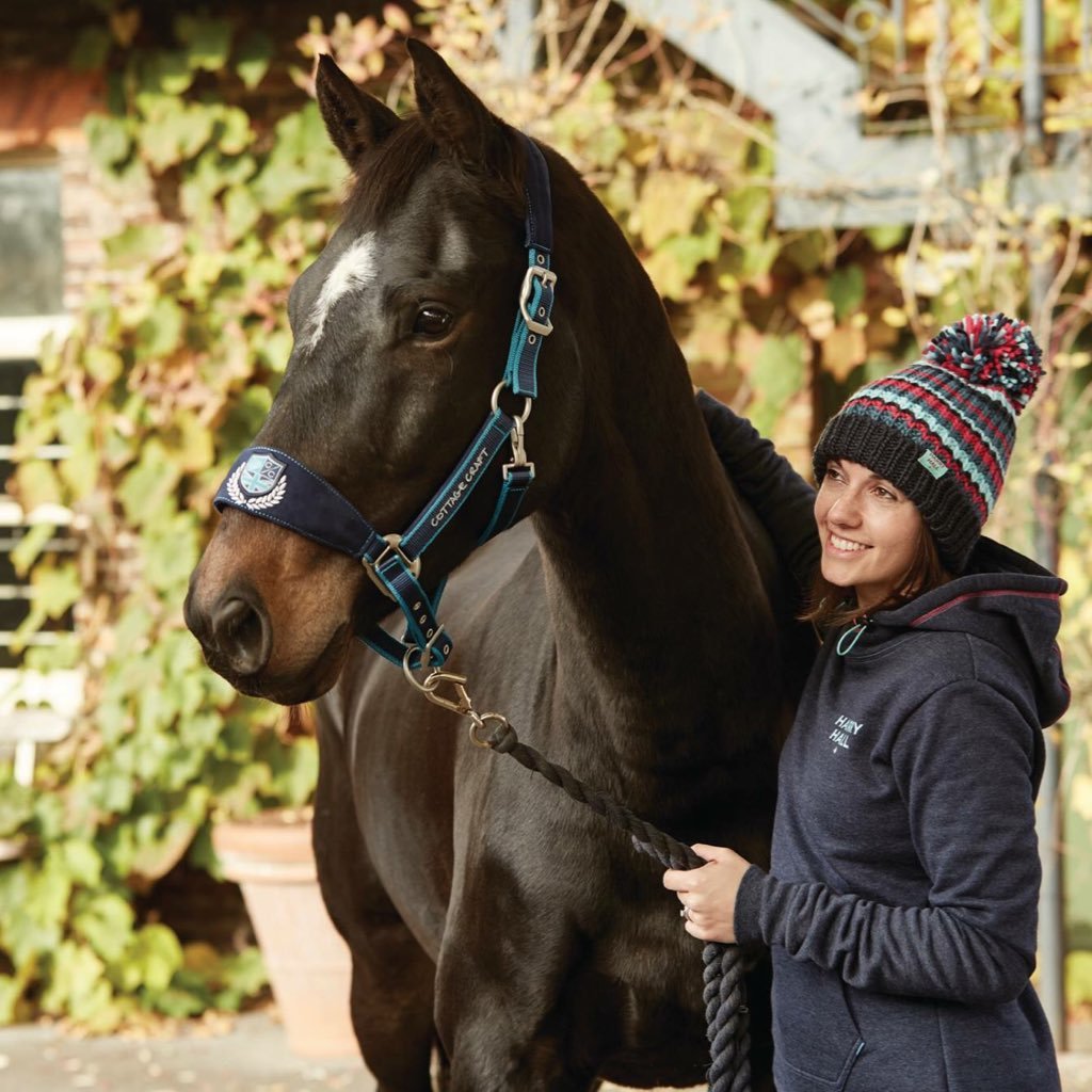 🐴 Horse rider 🐶 Dog owner 🍷 Wine drinker 🥙 Food lover 👸🏻 Mum (not necessarily in that order 🤪!)
