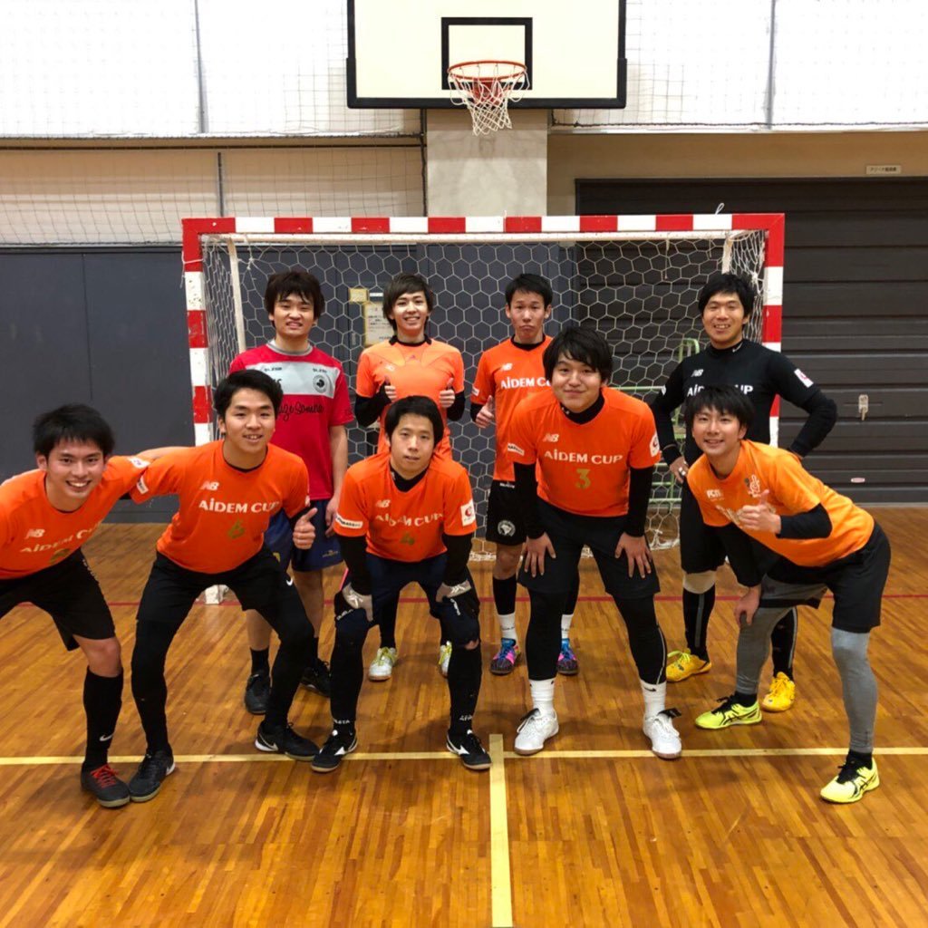 FFCカレッジリーグ1部優勝の足猿キッカーズのOBを中心に構成されたチームです。 メンバーの多くが現在も県リーグ、関東リーグでプレーしています。誰がみてもこのチームのフットサルは観てて面白いと思ってくれるチームを目指しております！！練習試合をして下さるチーム随時大募集してます！よろしくお願い致します！！