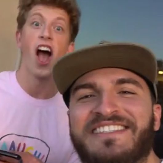 freefollowbois's profile picture. follow @zanesbean and I’ll follow you back