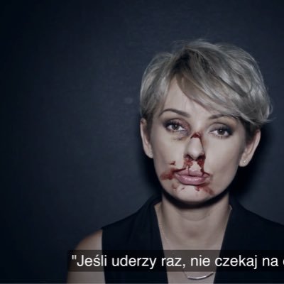 #KochamSzanuję to odsłona kampanii #KochamNiebiję. Jeśli doznajesz przemocy w rodzinie lub jesteś jej świadkiem, reaguj, zadzwoń 801 109 801 lub przemoc@kck.pl