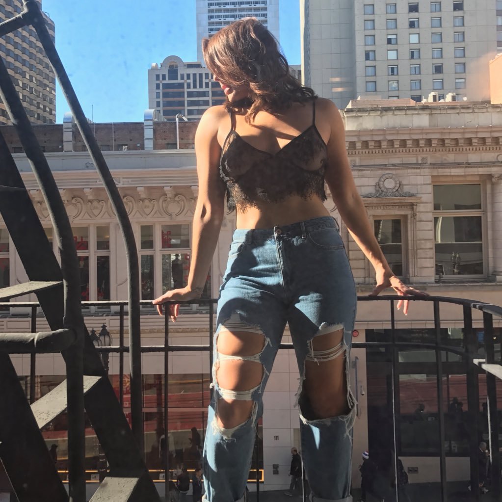 Hellojazzz's profile picture. Im too wavy, dont get seasick