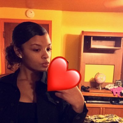 EitsAy's profile picture. 