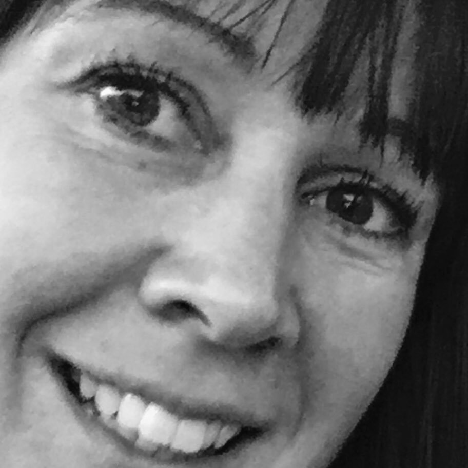 Claerwyn Hughes, sports massage therapist. Promoting health, strength and recovery. Kinesiology taper #rockdoc Member @uk_sta. #sussex #kent #massage #running