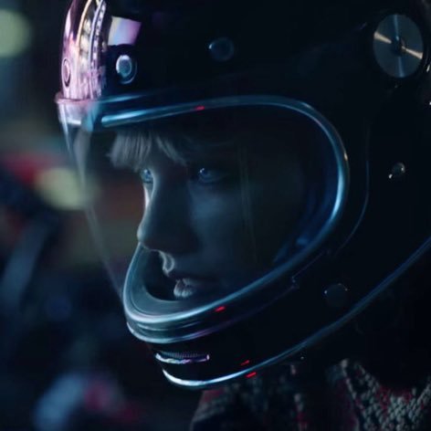 AlisonInTheWL's profile picture. 