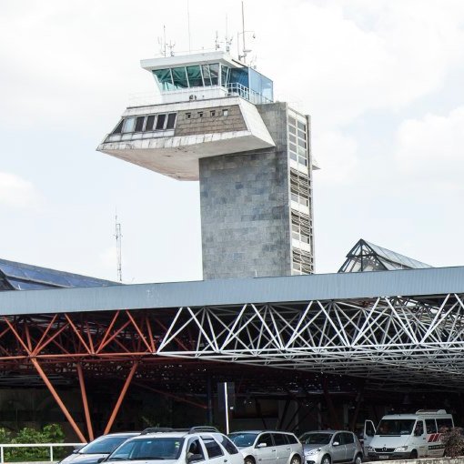 Informação Aeroporto Internacional Presidente Juscelino Kubitschek Brasilia (BSB-SBBR). O primeiro aeroporto da América do Sul, a operar com pistas simultâneas.