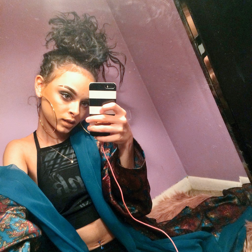 Taylor but 9 times outta 10, you knew. DMV living how im lookin! taylolo388@icloud.com DONT DM ME