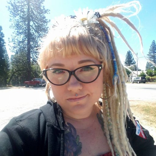 bluegabs's profile picture. A prudent student.