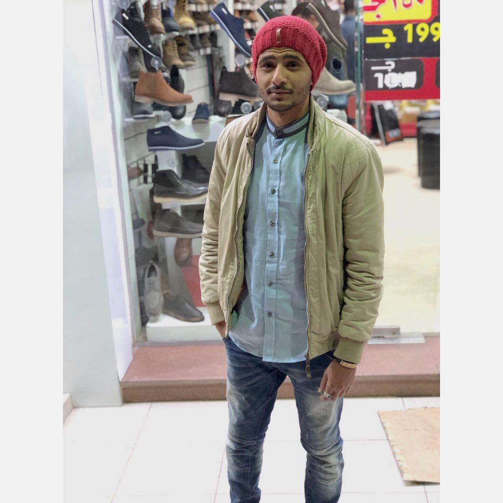 ledo_wafa's profile picture. ك قاصد انه يوريهالك .. تفتكر عيني بتيجي فـ عينها كل حياة عشان .. لازم أفهم بس ان احنا عِشنا فـ كذا مكان وزمان ..