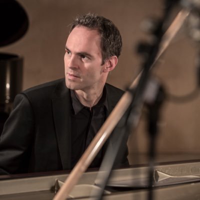Official twitter page of pianist David Bismuth
