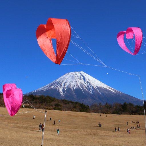 🗻季節に移ろう空と富士山を、静岡県富士宮市のとある屋根から紹介中。きれいだな…と思った時にアップしています。無理しない程度に朝多め。広がる空と富士山が好きです