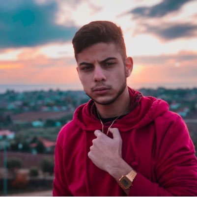 vathiotis99's profile picture. Youngster trying to be well known and wealth,just being honest..