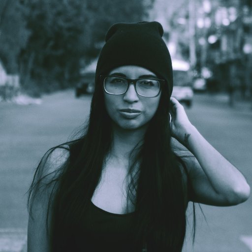 Trabaja en #AmpliarTuMente ~ ¡Debajo de la tarima soy tan público como ustedes! Artista, compositora independiente. http://t.co/ECaYkIkcNa