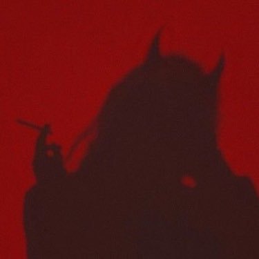 worthlessbitxhh's profile picture. I don't know what's real anymore 🙃