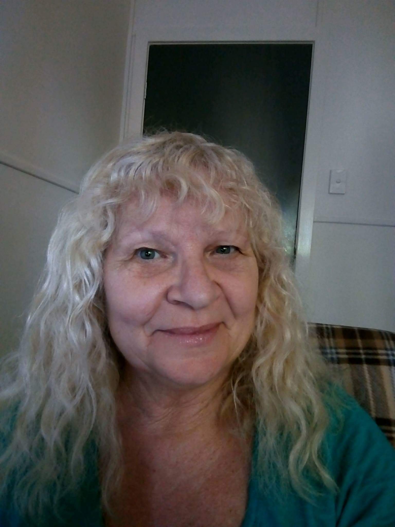 Georgiehon's profile picture. Just being myself enjoying life and love to travel...