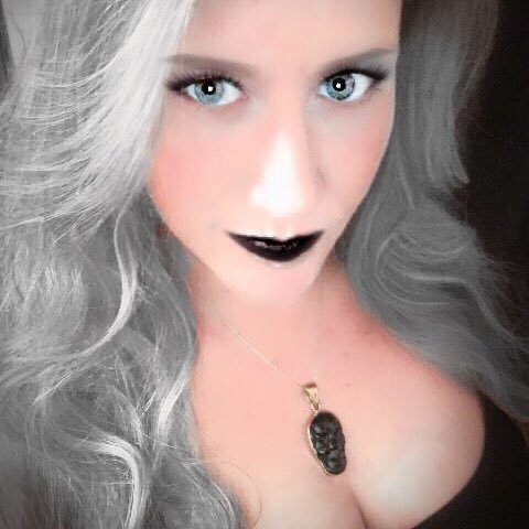 frostbittenkitn's profile picture. AHHHHHHHH