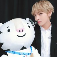 hiatus (@strawbaerrykth) 's Twitter Profile