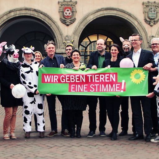 You are looking at Grüne Politiker*innen looking at Tiere.