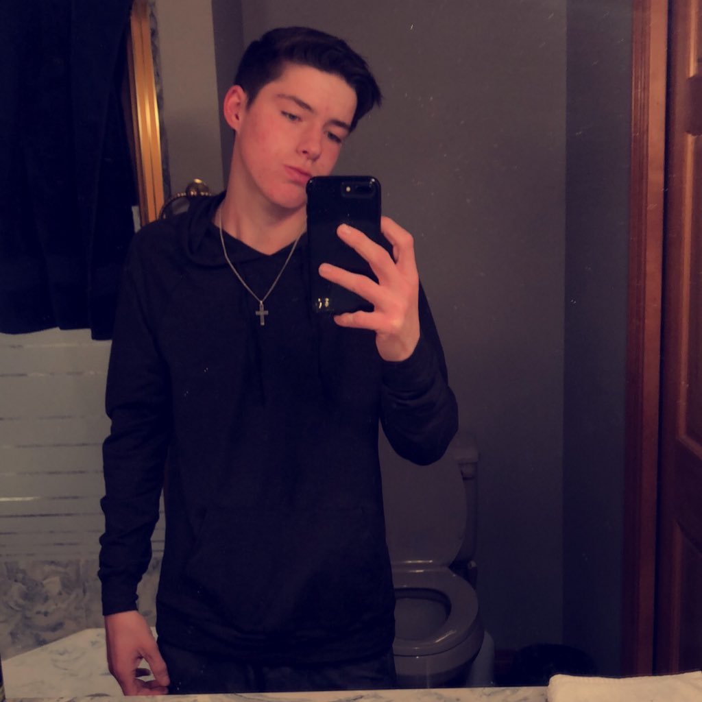 Blakechiles1's profile picture. sc-blakechiles NHS 19’ ||STEM||