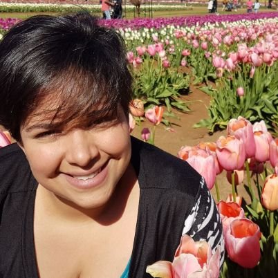 lana_ven's profile picture. Fanática de la vida, luchadora por sus sueños, entregada y familiar, comparto mi vida con un par de negros geniales. Vive! que la vida se acaba rápido...