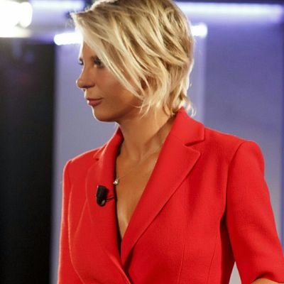 Pagina fan di Maria De Filippi. Conduttrice Tv: Amici, C'è posta per te, Uomini e Donne.