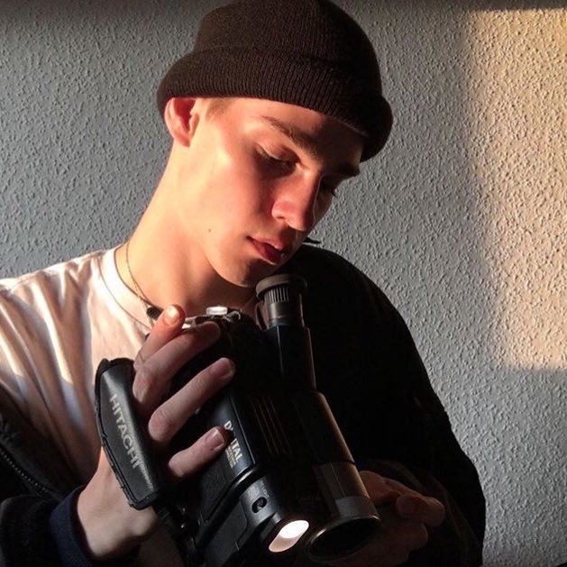 rpwjoshk's profile picture. il essayait d’exister.