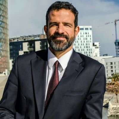 Commercial & TMT lawyer focused on innovation, platforms & startups with 26+ years industry experience, guest professor, TEDx speaker & investor.