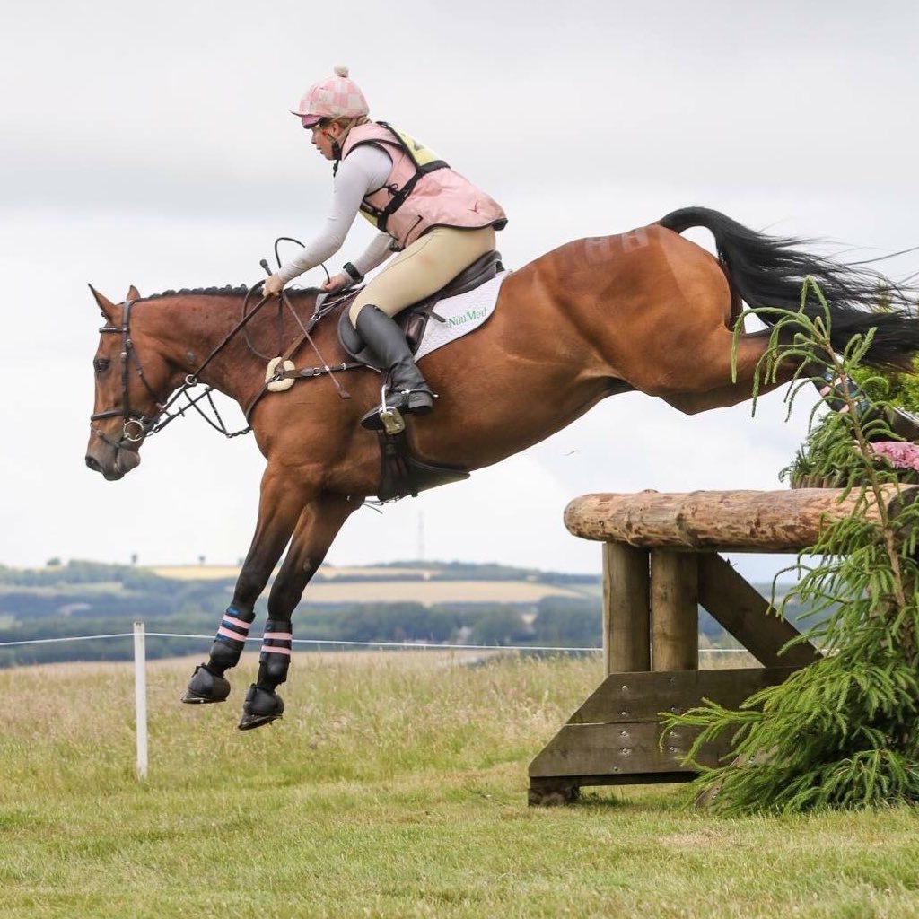 ProudEventing's profile picture. Amateur eventer/show rider, full time Physiotherapist in the NHS!