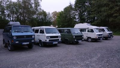VW-Bulli-Stammtisch in Osnabrück. Viele VW Typ 2 T3, T4, Gipsy, Cheetah. Sehr entspannte Leute und offen für alles, was grob unter Bulli fällt.