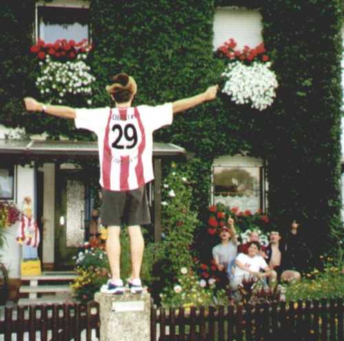 bzeberl's profile picture. Chefredakteur dpa-AFX, Journalist, privater Account, Fußball-Fan im Allgemeinen und Club-Fan im Besonderen, Interessiert an Wirtschaft, Politik, Musik u.v.m.