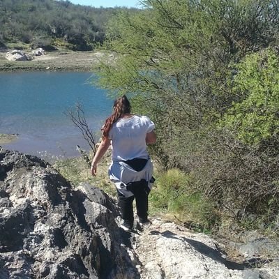 Amante del folklore argentino, simpatisante de river plate, nieta hermana y tia hija de un ángel llamado eduardo