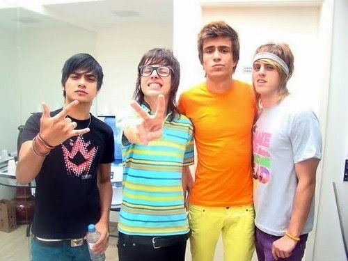 #FamiliaFreak: @lanzafreak | @pelufreak | @kobafreak | @thomasfreak #FF *--*