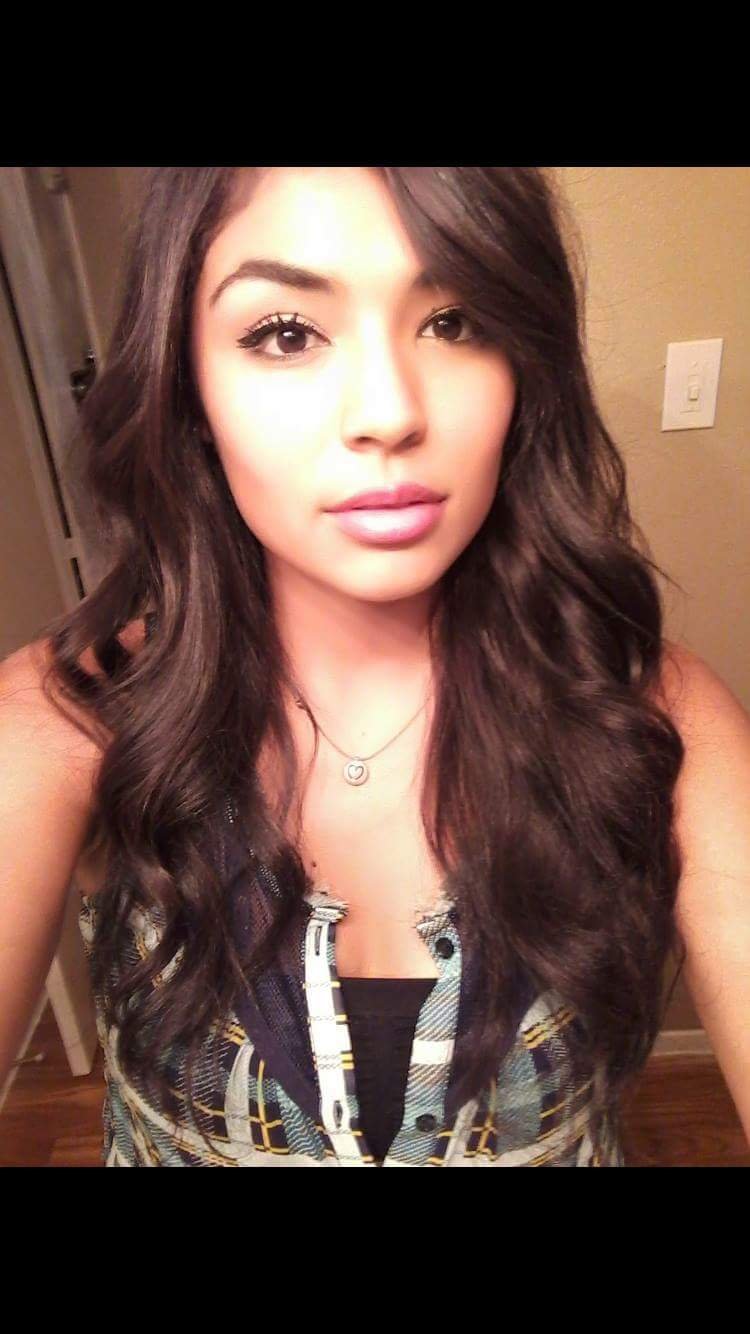 DamnAlexis13's profile picture. 