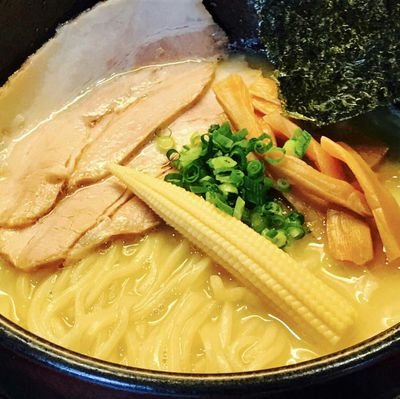 鶏白湯ラーメン専門店です🐥

自慢のスープは臭み消しなどの野菜を一切使わず鶏のみを使い、深いコクの中に鶏本来の旨味が味わえるように仕上げております🍜
身も心も温まる接客と一杯を目指し日々精進したいと思います🙇

日曜定休日 
月〜金曜日
昼  11時半～15時　夜  18～23時
土曜日　祝日
11時半〜15時