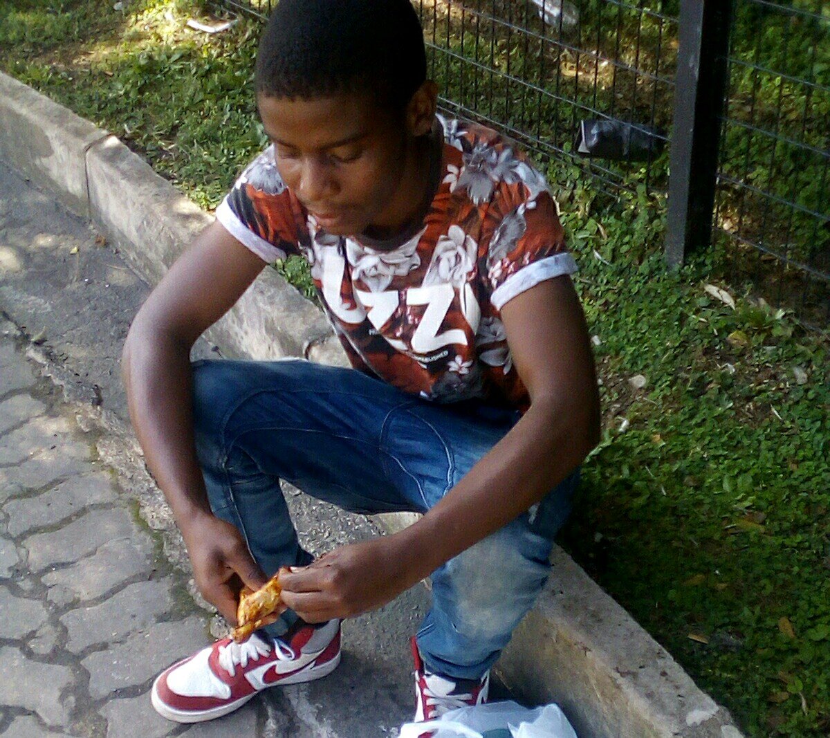 simphiwedadj's profile picture. it's all about my music: I'm Producing • Gqom • Sgubhu • House • Club House • #CyazhlanyellaProduction  don't forget to like my Facebook Page; SIMPHIWE-DA DJ SA