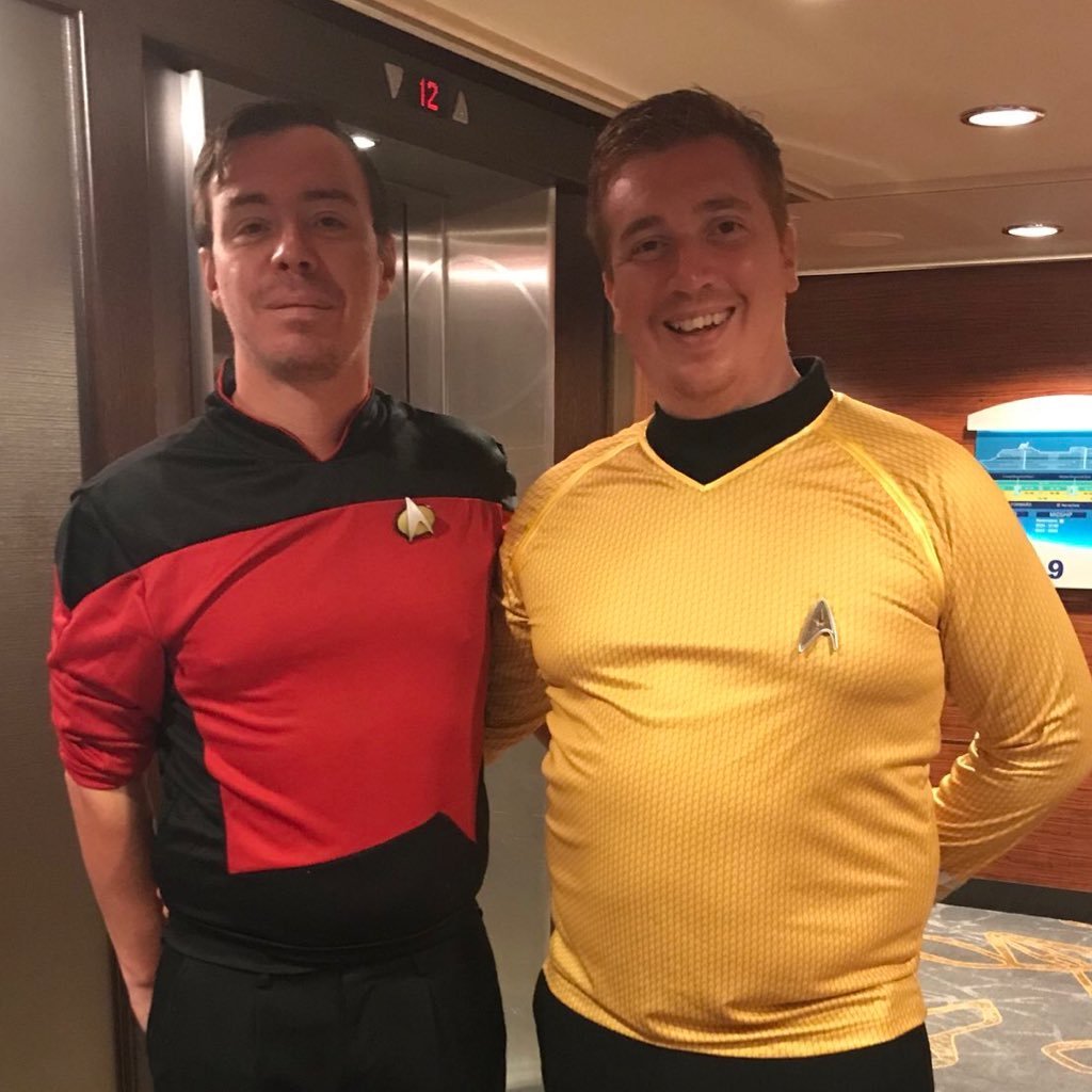 Star Trek & F1 fan who loves a bit of retail therapy. Here to recognise good customer service & flush out poor customer service as there's no excuse for it IMHO