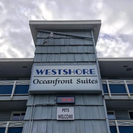 The Westshore Oceanfront Suites is perfectly situated right on the shores of the Pacific in the Nelscott district of Lincoln City.  A whale of a good time!