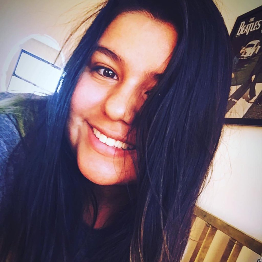 ana_rock69's profile picture. UCR & U Latina 🧠 📷Instagram: @therocker509 📹Snapchat: music.life506 “Music is what feelings sounds like” 🎼